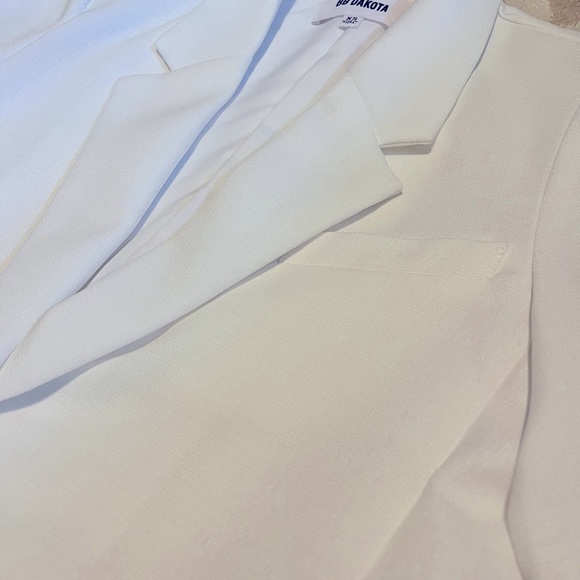 White fitted blazer - Picture 2 of 2